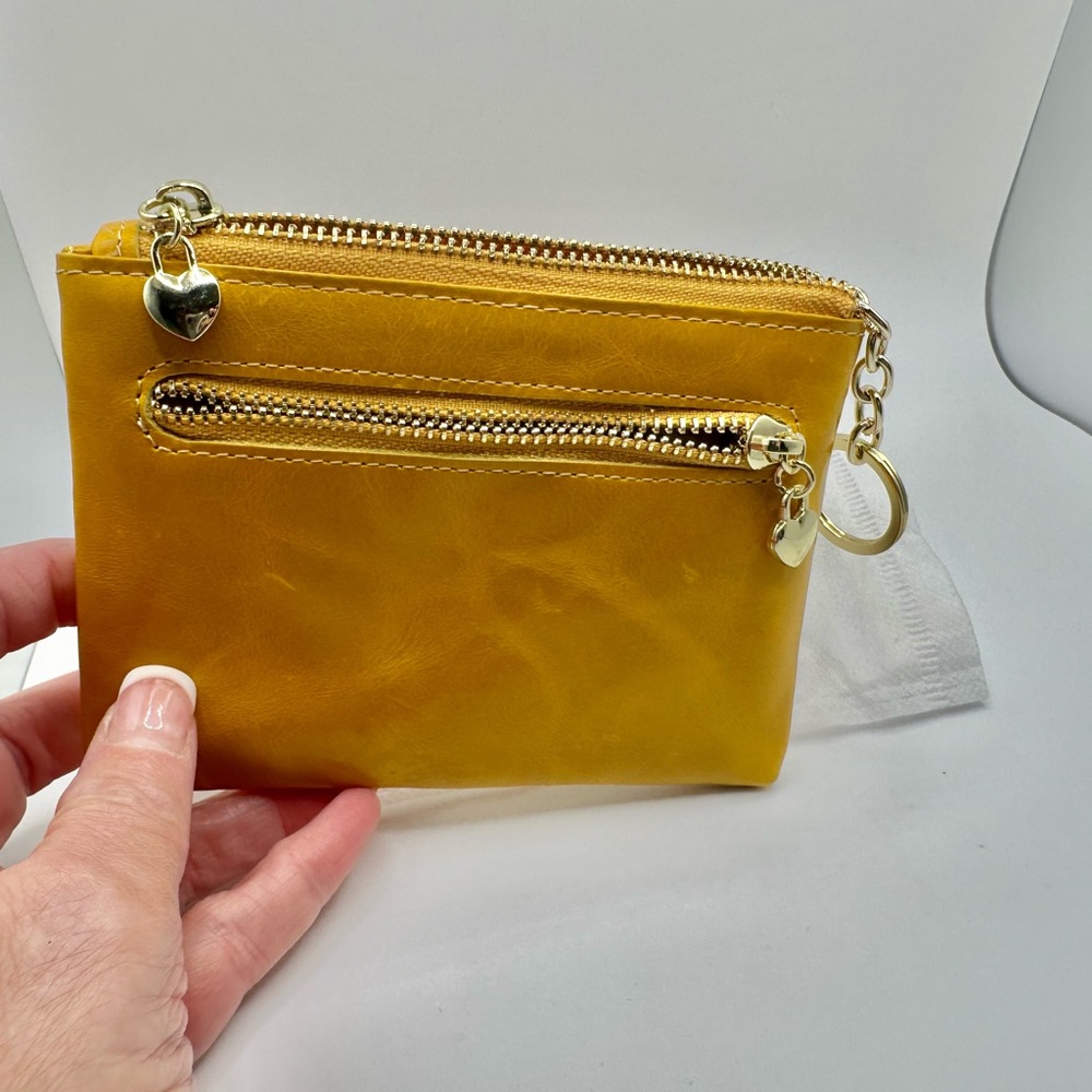 Small wallet/coin purse/keychain new in pouch